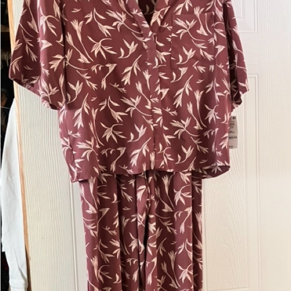 NWT Alfani two piece Elegant Maroon and White Patterned Loungewear With pockets - Picture 2 of 9
